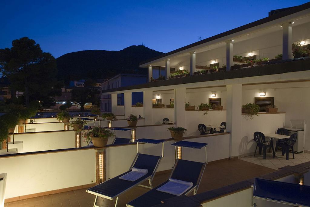 Hotel Ristorante Cavaliere Скарио Екстериор снимка