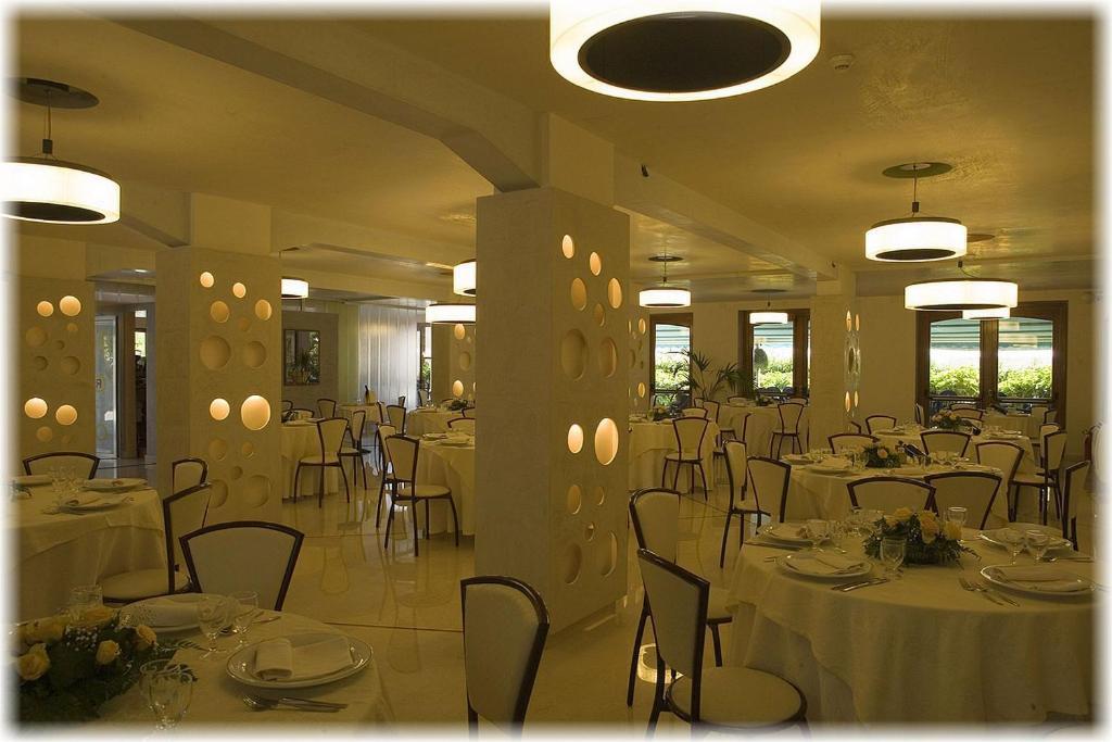 Hotel Ristorante Cavaliere Скарио Екстериор снимка