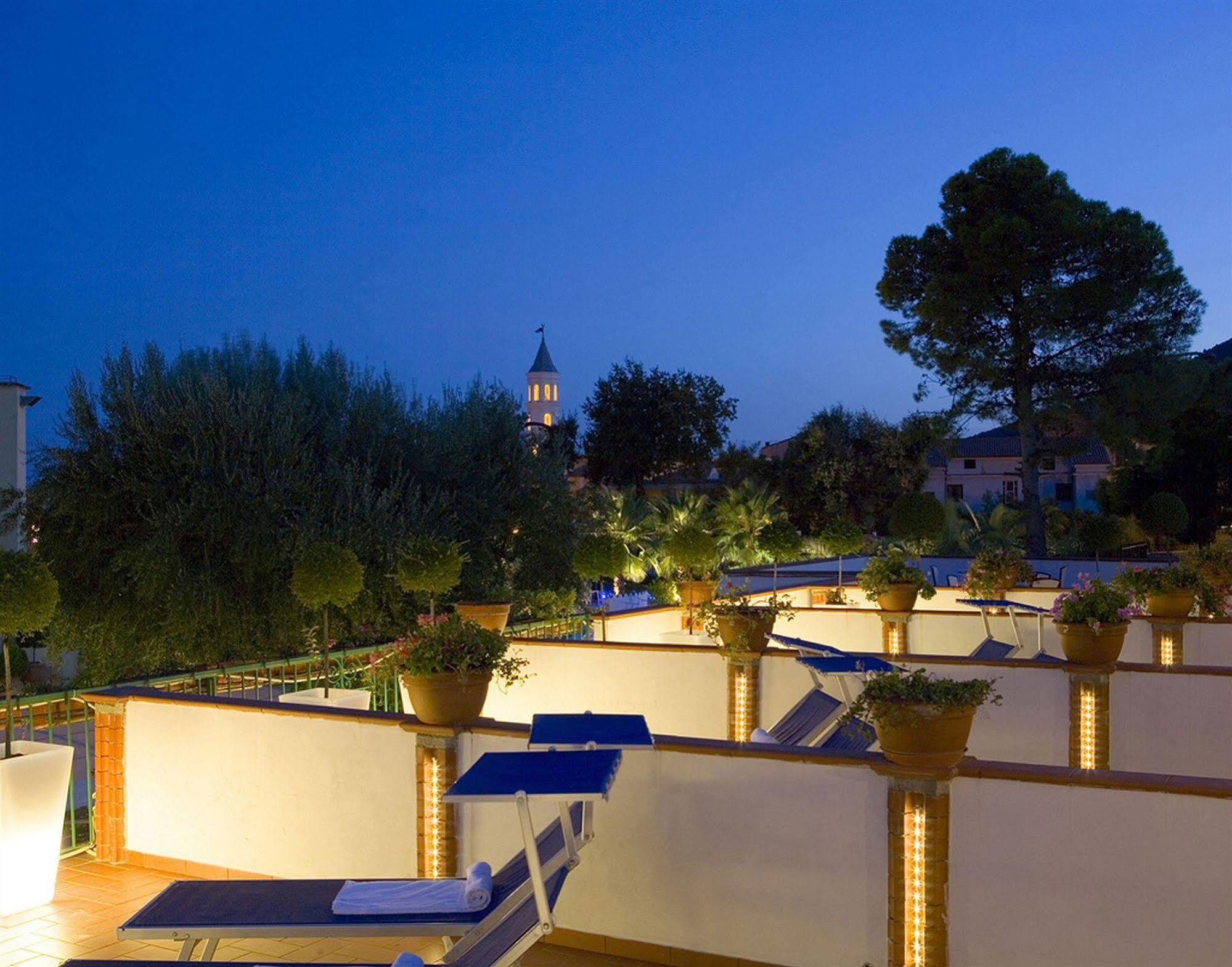 Hotel Ristorante Cavaliere Скарио Екстериор снимка