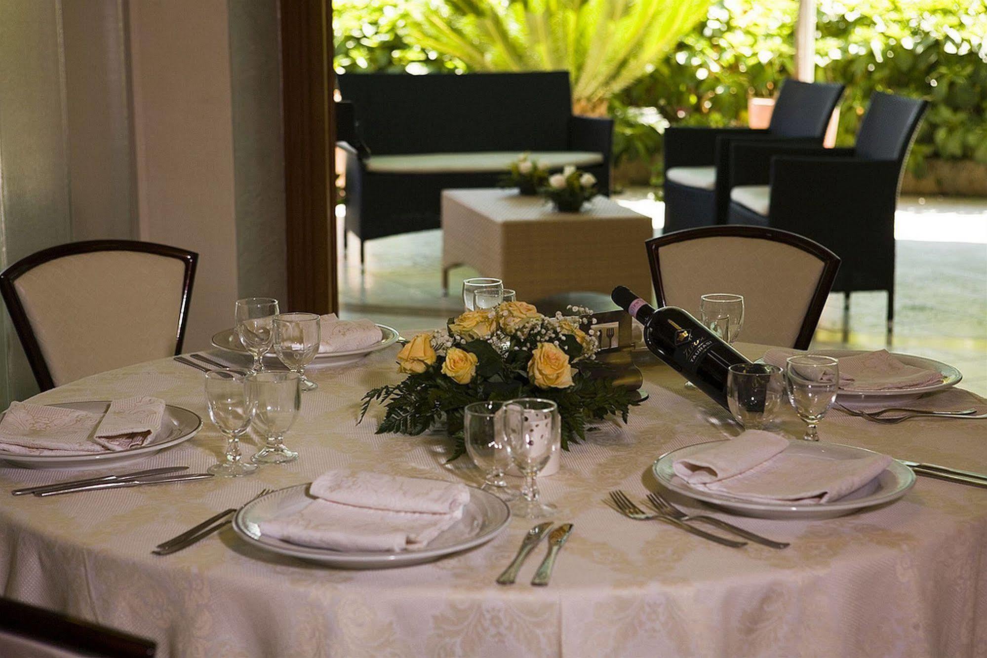 Hotel Ristorante Cavaliere Скарио Екстериор снимка