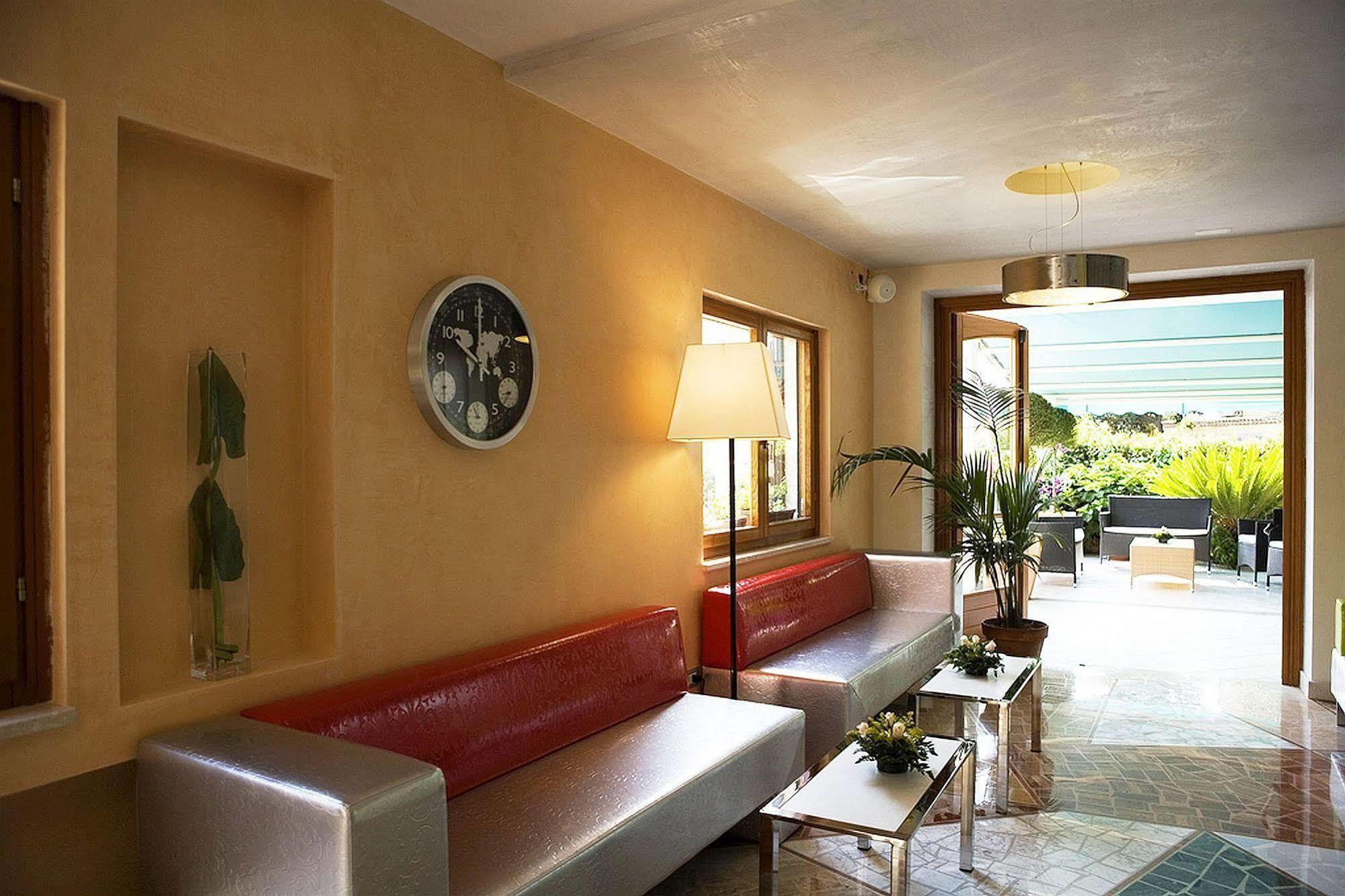 Hotel Ristorante Cavaliere Скарио Екстериор снимка
